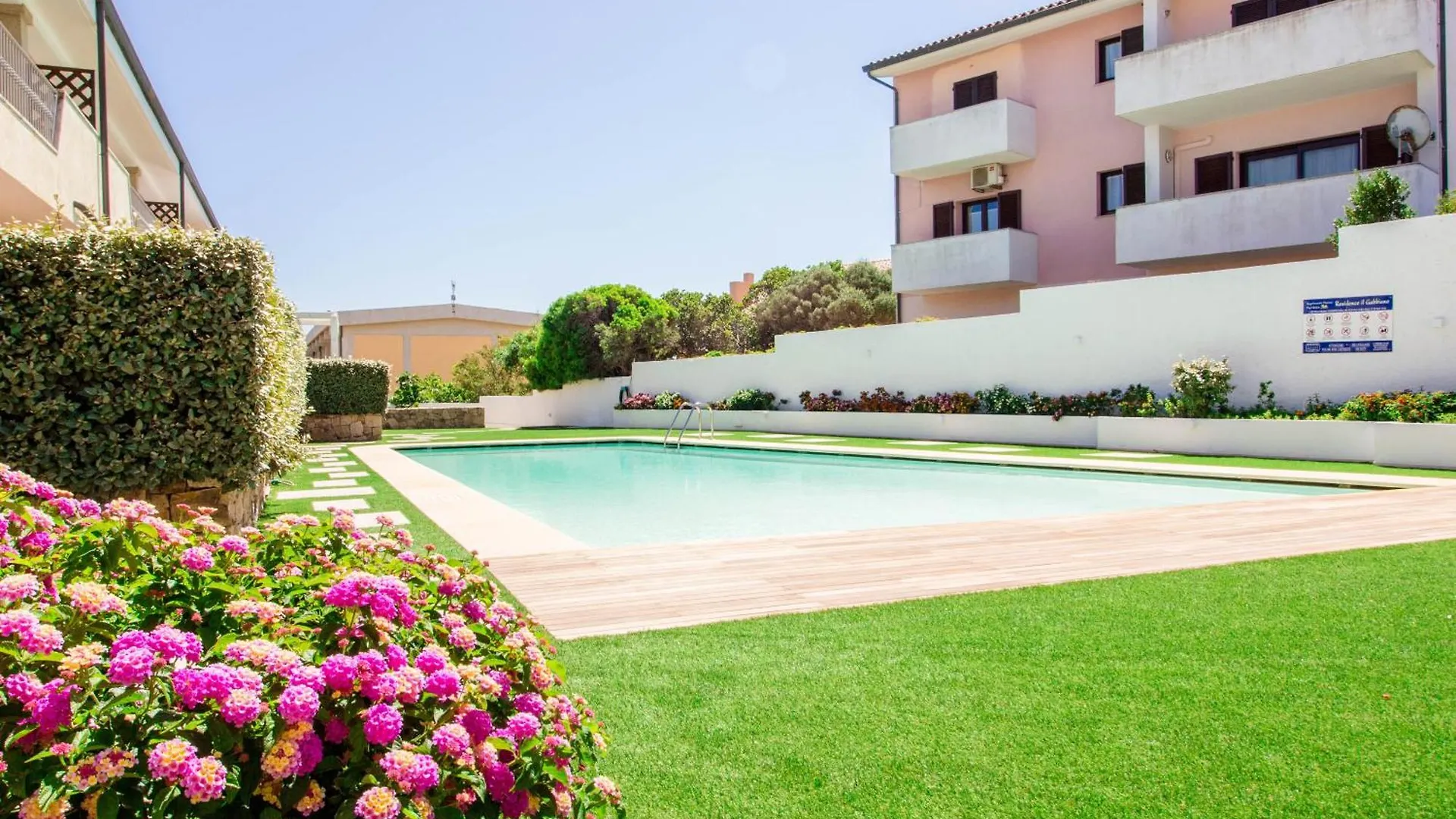 Lovely Apartment Near Palau Beach With Terrace!