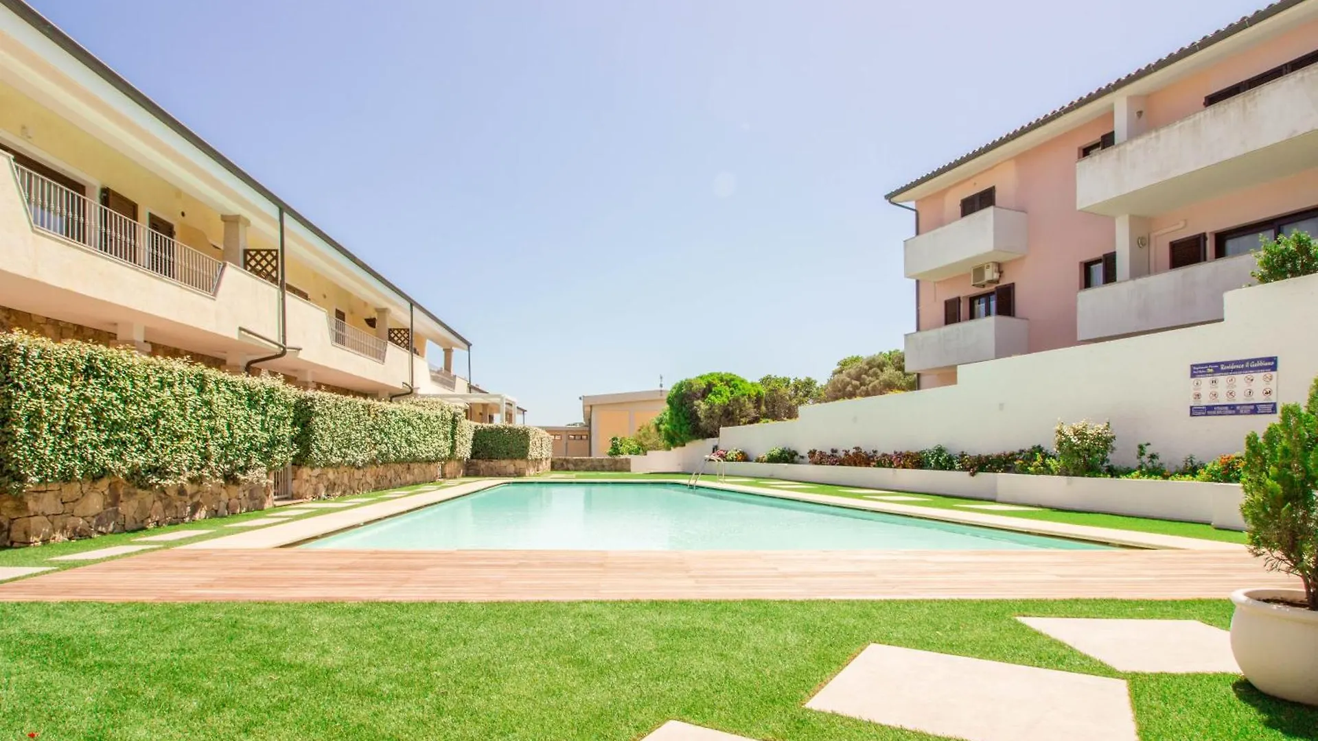 Lovely Apartment Near Palau Beach With Terrace!